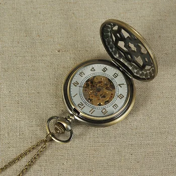 Radošu personību retro kabatas pulkstenis plānas ķēdē gadījumā izsmalcināti cirsts dobi pieci norādīja zvaigzne modelis iekšā melns uz vasarsvētku