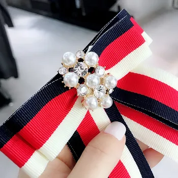 I-Remiel korejas Modes tauriņu Broša Pin Pērle Rhinestone Tie Ziedu College School Stilā Svītru Apģērbi & Aksesuāri