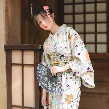 Sieviešu Japānas Kimono pelēkā Krāsā Skaistu Ziedu Izdrukas Japāna Traidtional Yukata Cosplay Apģērbu Posmā, kas Veic Valkā